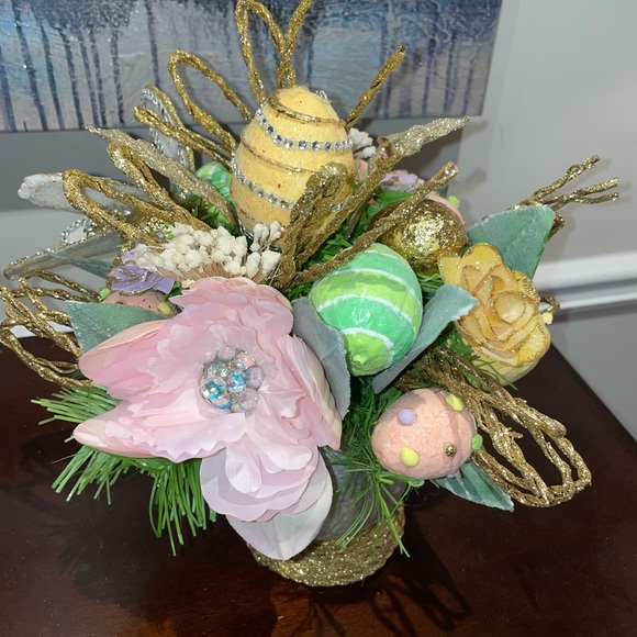 Easter capiz table top floral arrangement - Picture 5 of 6